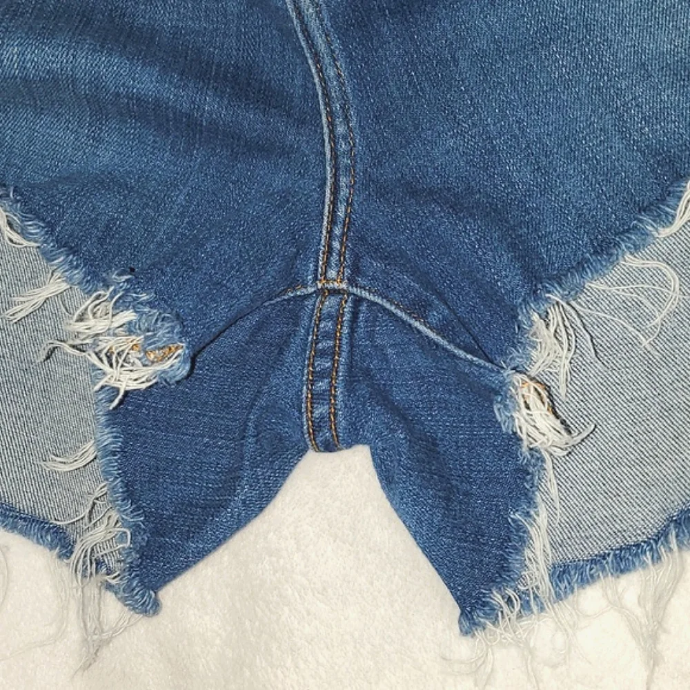 L'AGENCE Ryland Denim Shorts Size 29 - Picture 6 of 8